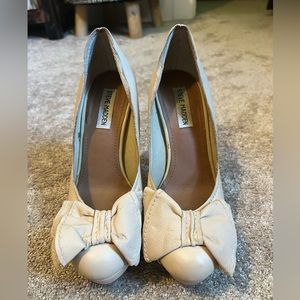 Steve Madden Bossiee cream bow heels
